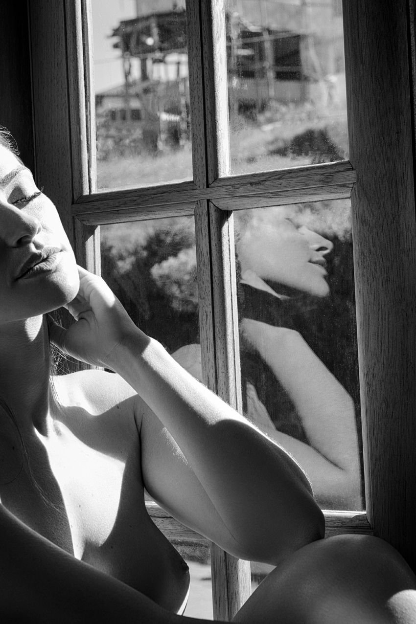 Renata Longaray Nude & Sexy (25 Photos + Video) .
