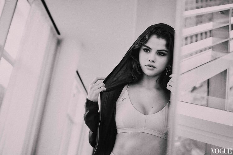 Selena Gomez Sexy (10 Photos + Gifs)