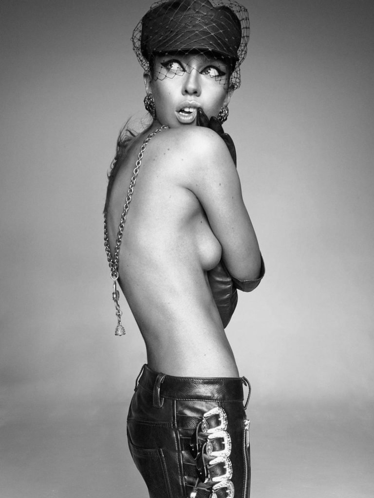 Stella Maxwell Sexy &amp; Topless (9 Photos)