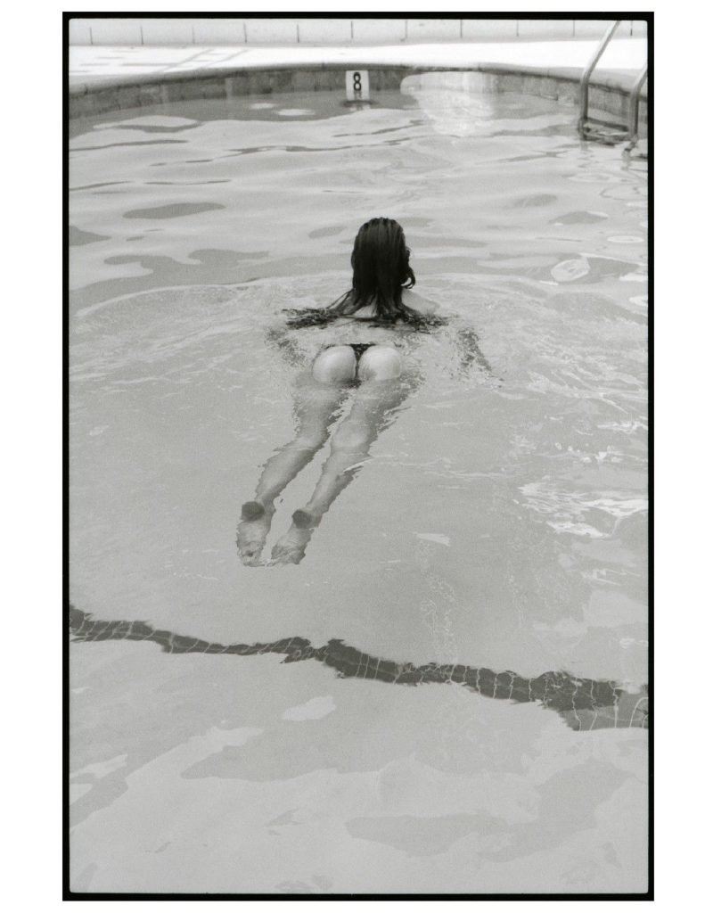 Elizabeth Elam Sexy &amp; Topless (10 Photos)