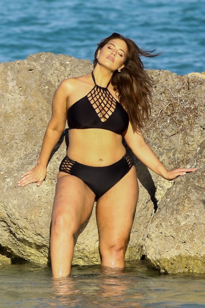 Ashley Graham Looks Like A Sexy Hippo (41 Photos)