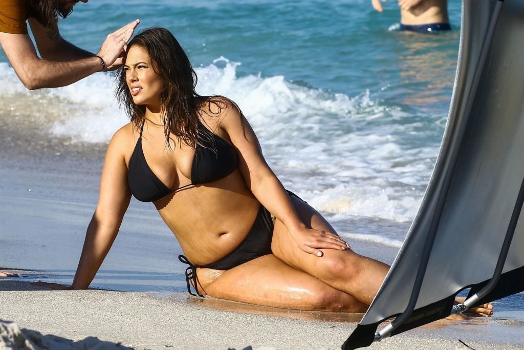 Ashley Graham Looks Like A Sexy Hippo (41 Photos)