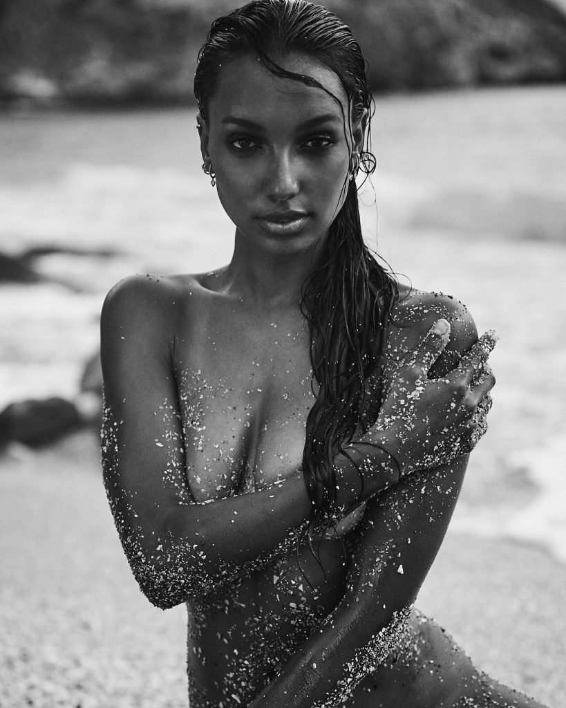 Jasmine Tookes Poses Naked On The Beach (4 Photos)