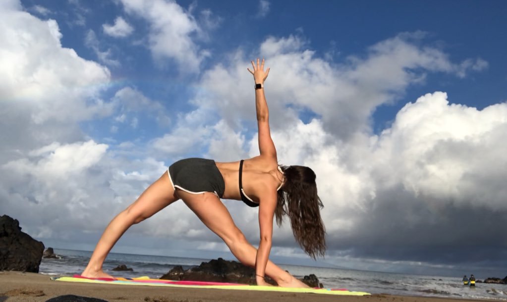 Kira Kosarin Does Sexy Yoga (30 Pics + Video)