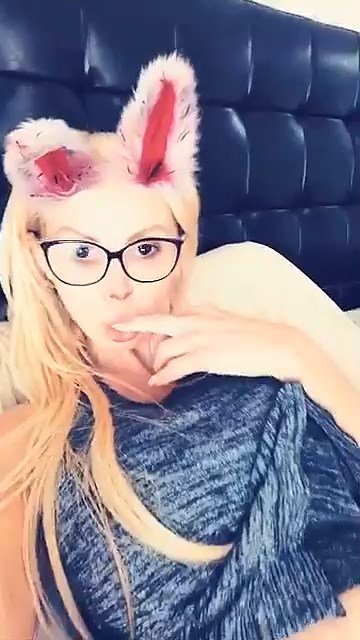 Nikki Benz Nude &amp; Sexy – Snapchat (2017)