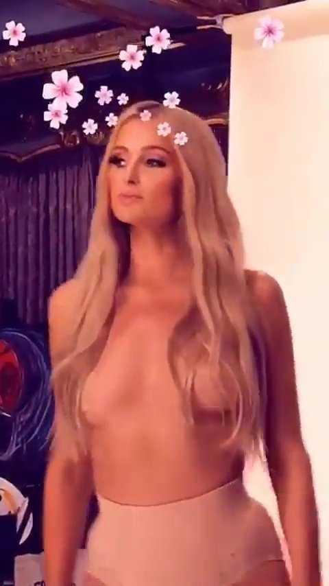 Paris Hilton Sexy &amp; Topless (46 Pics + Gifs &amp; Video)
