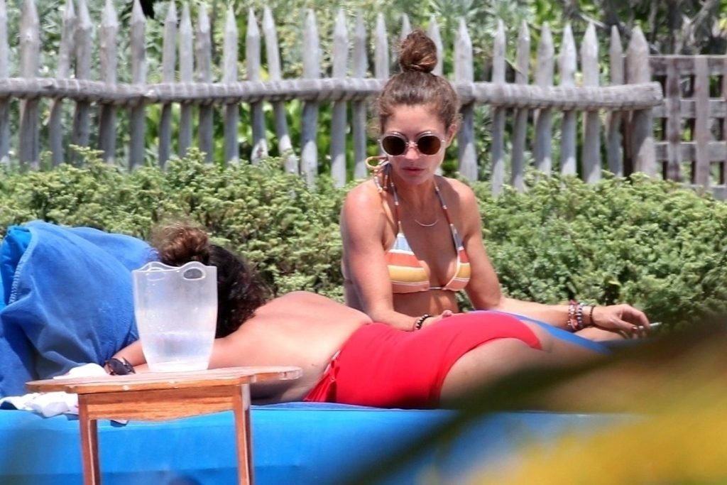 Rebecca Gayheart Shows Off Her Sexy Body in Mexico (14 Photos)
