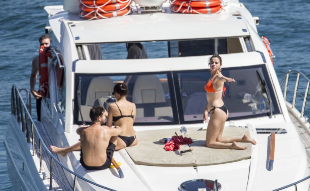 Selena Gomez Shows Off Her Sexy Cellulite Ass (95 Photos + Video &amp; Gifs)