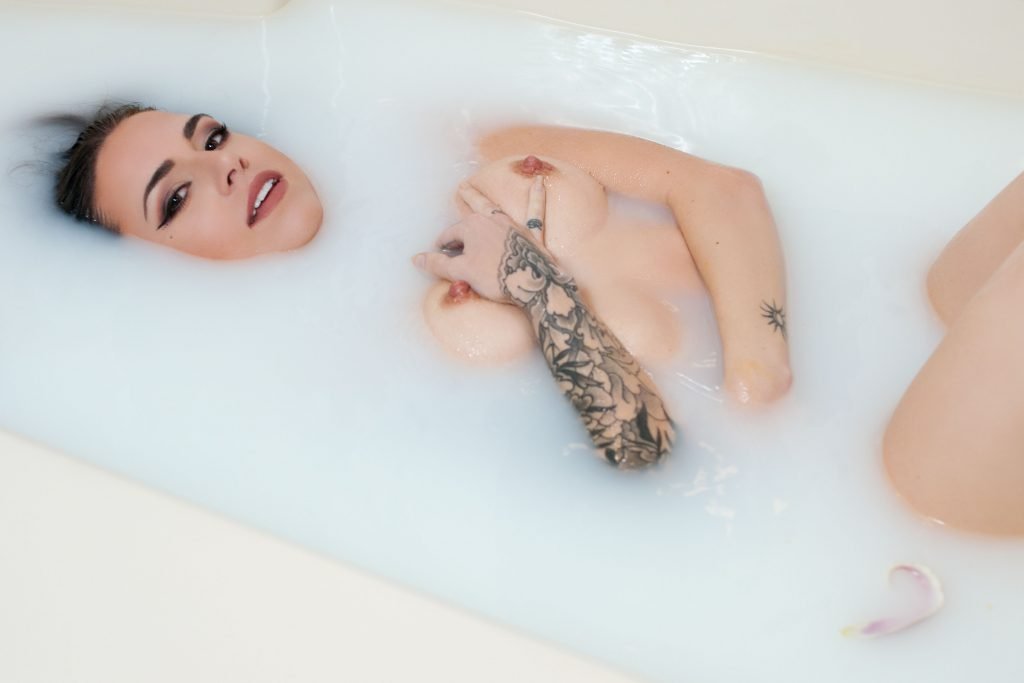 Suttin Suicide Nude &amp; Sexy (45 Photos)