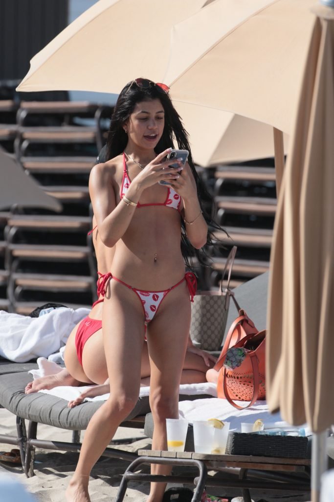 Veronica Rodriguez Makes Erotic Shots On The Beach (20 Photos)