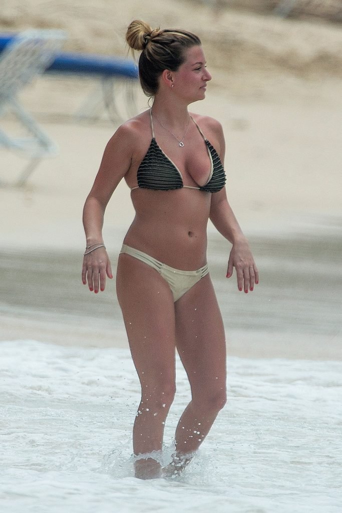Zara Holland Shows Off Her Sexy Body On The Beach (28 Photos)