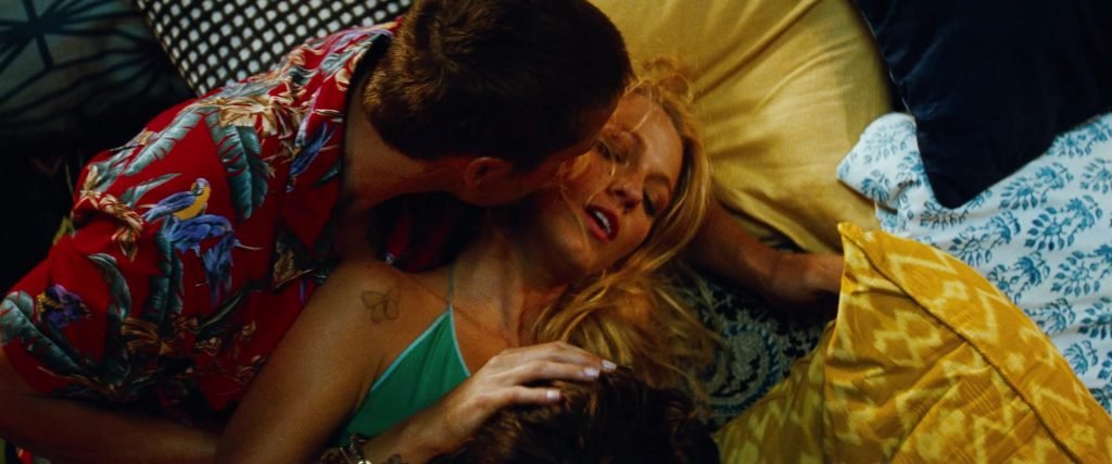 Blake Lively Sexy – Savages (2012) HD 1080p (6 Pics + Gifs &amp; Videos)