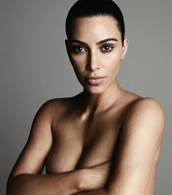 Kim Kardashian Topless (4 Photos)