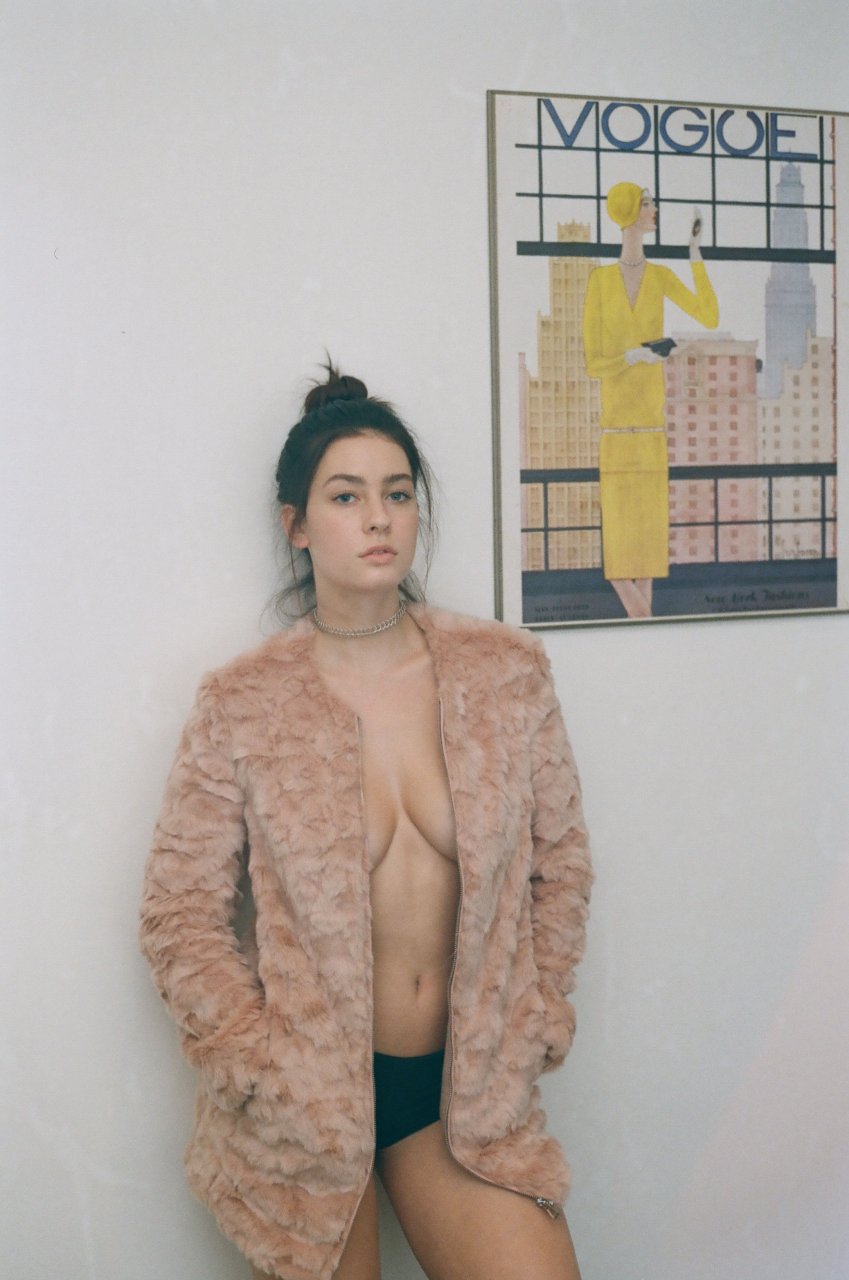 Olivia Norella Sexy & Topless (20 Photos) .