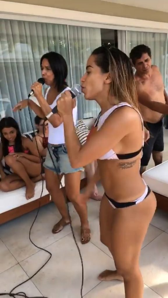 Anitta Sexy (19 Pics + Video)