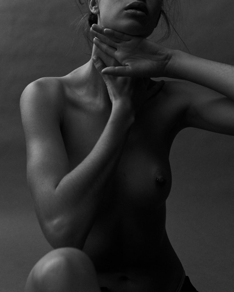 Zoi Mantzakanis Sexy &amp; Topless (10 Photos)