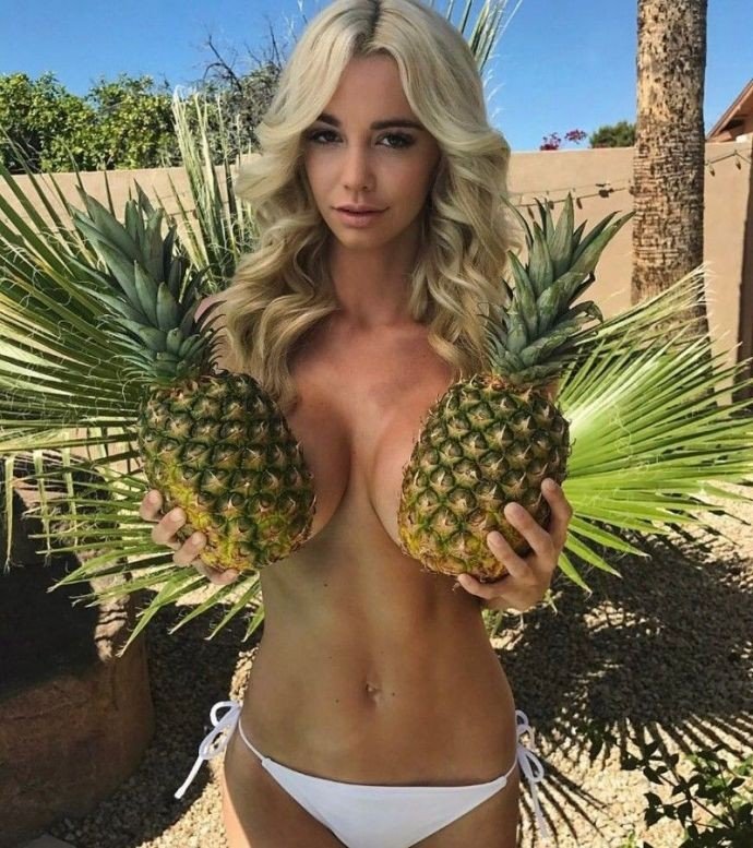 Caitlin Arnett Nude &amp; Sexy (117 Photos + GIFs &amp; Videos)