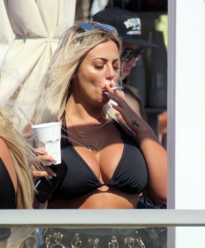 Holly Hagan Sexy (50 Photos)