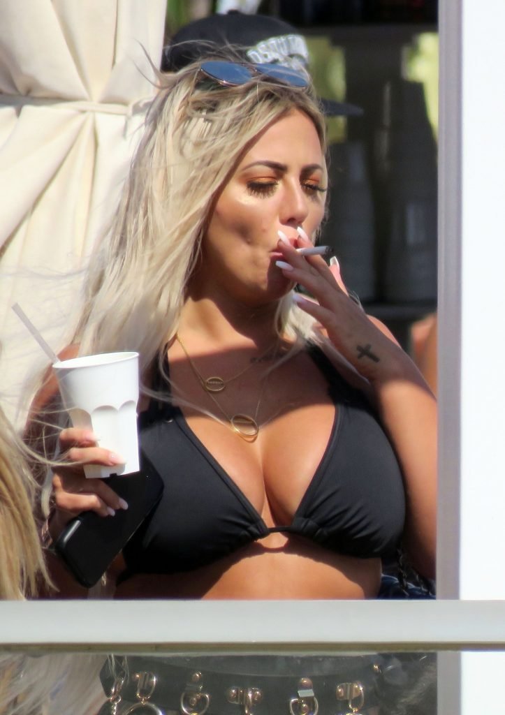 Holly Hagan Sexy (50 Photos)