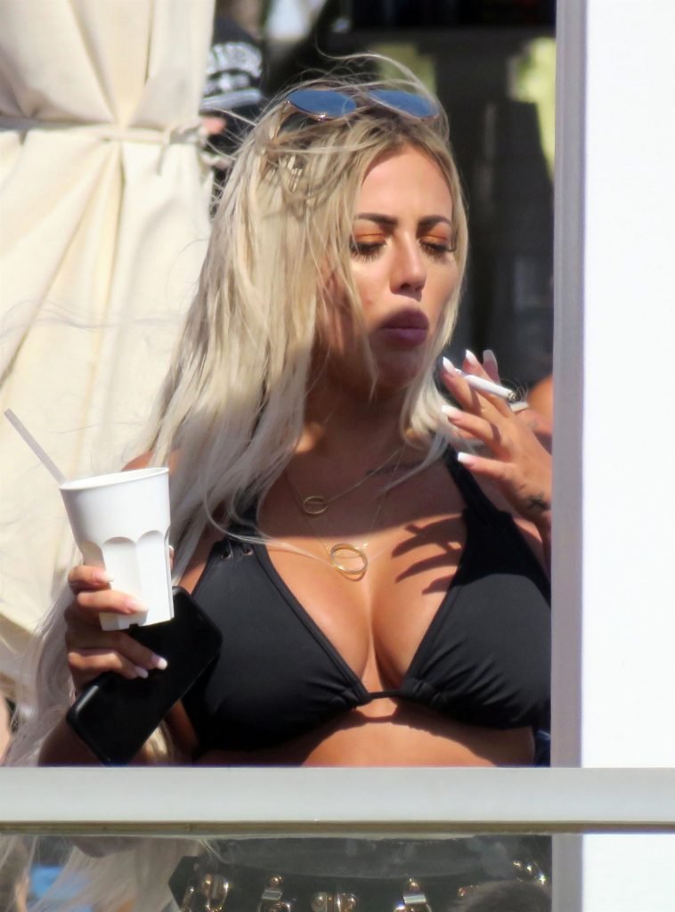 Holly Hagan Sexy (50 Photos)