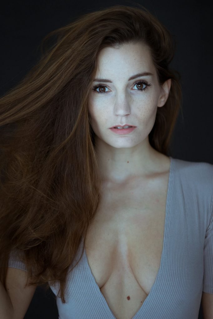 Janina Schiedlofsky Nude &amp; Sexy (14 Photos)