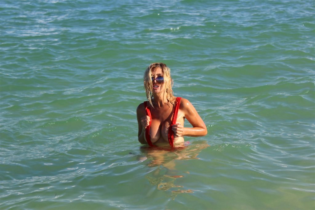 Nadeea Volianova Sexy &amp; Topless (14 Photos + Video)