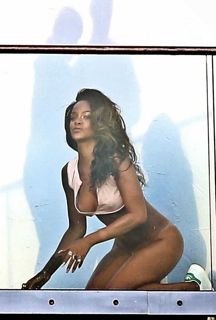 Rihanna Nude &amp; Sexy (23 Photos)