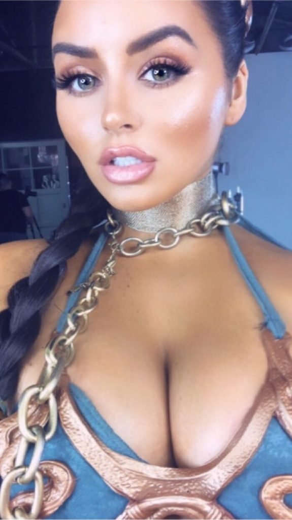 Abigail Ratchford Nude &amp; Sexy (19 Photos)