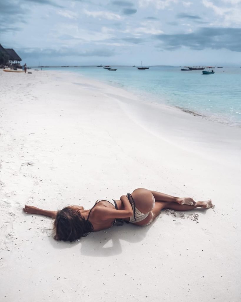 Anyuta Rai Nude &amp; Sexy (28 Photos)