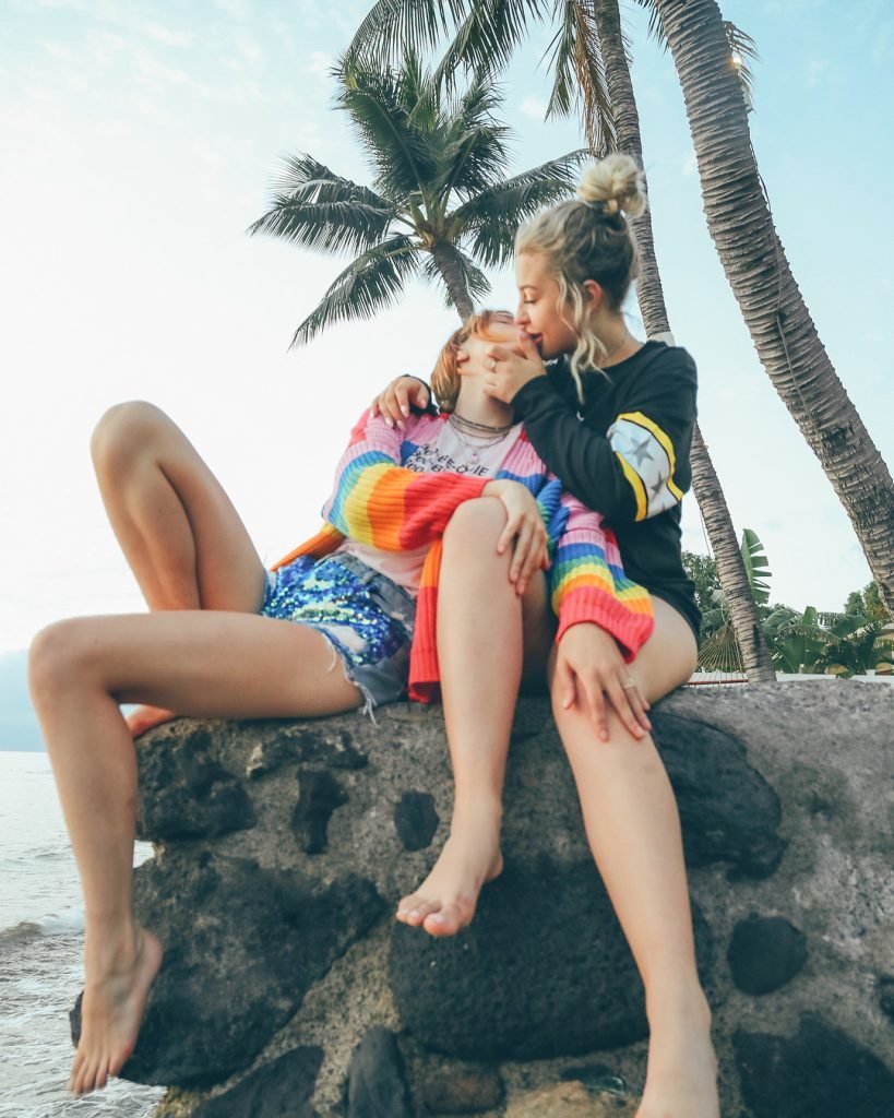 Bella Thorne &amp; Tana Mongeau – Lesbian Kisses (4 Pics)
