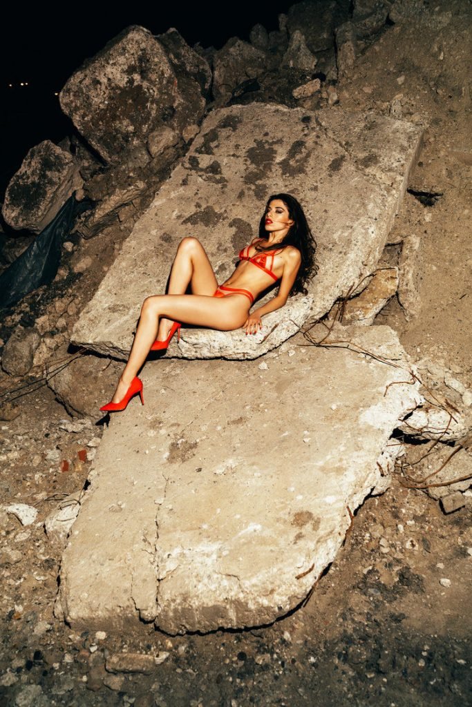Chiara Bianchino Nude &amp; Sexy (13 Photos)