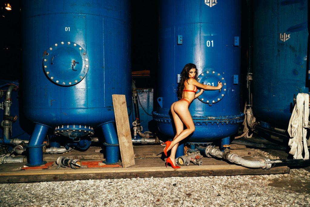 Chiara Bianchino Nude &amp; Sexy (13 Photos)