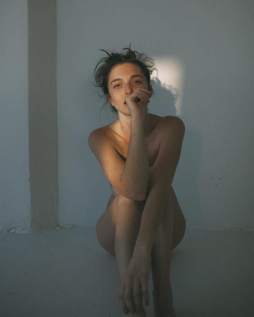 Chloe Howcroft Nude &amp; Sexy (34 Photos)