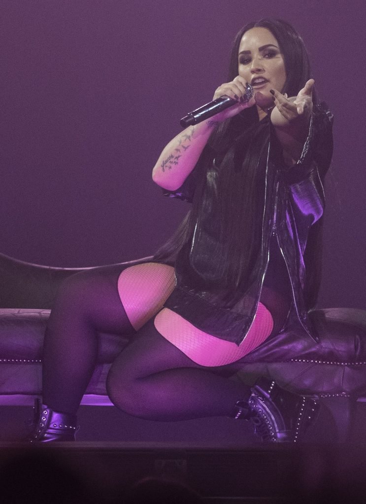 Demi Lovato Sexy (78 Photos + Video)