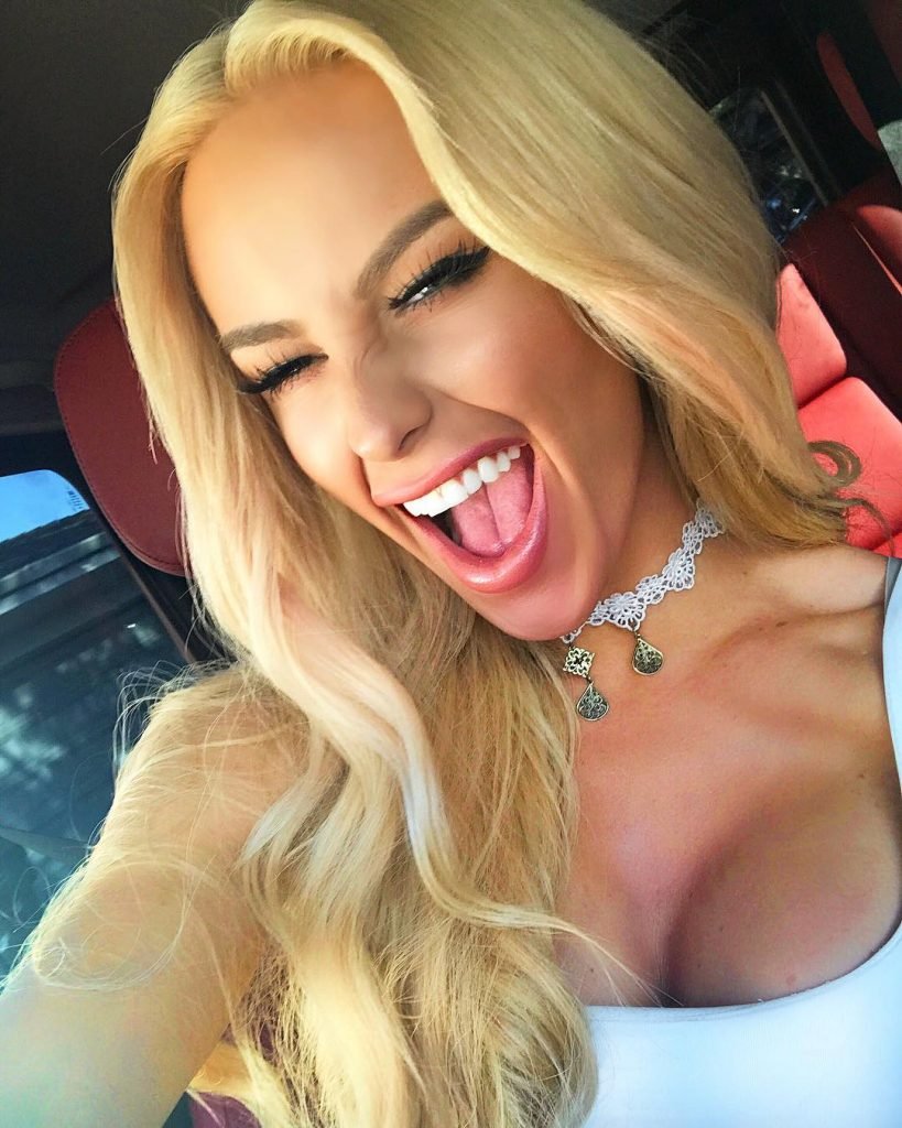 Gigi Gorgeous Nude &amp; Sexy (30 Photos)