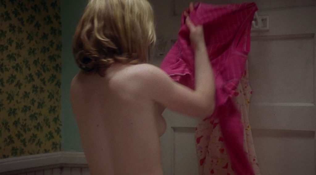 Julia Stiles Nude &amp; Sexy (92 Photos)