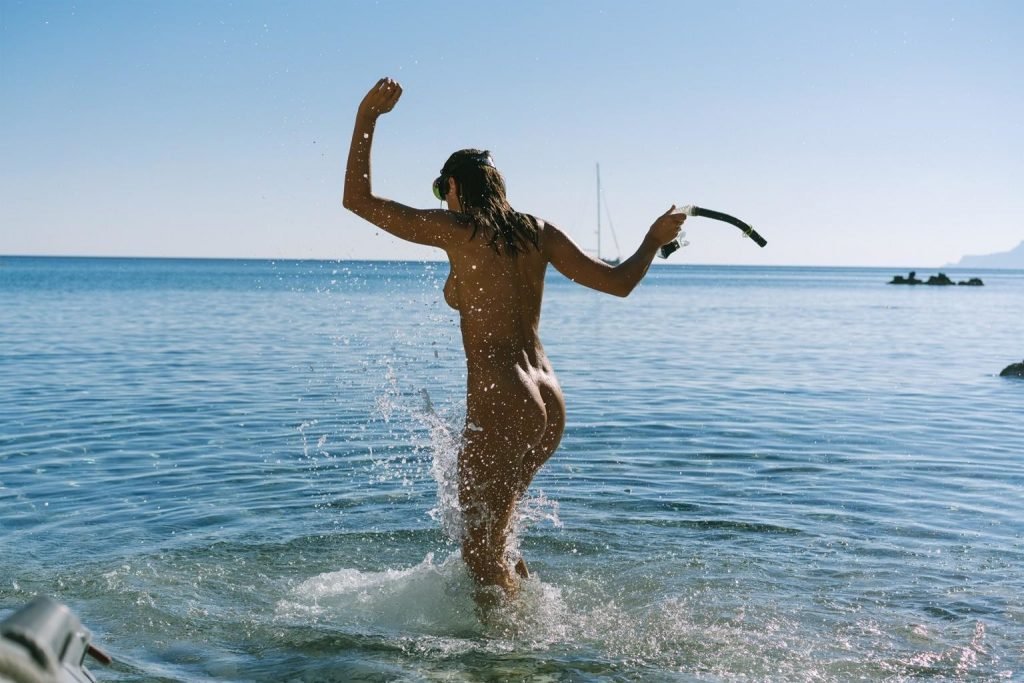 Roxanna Dunlop Nude &amp; Sexy (15 Photos)