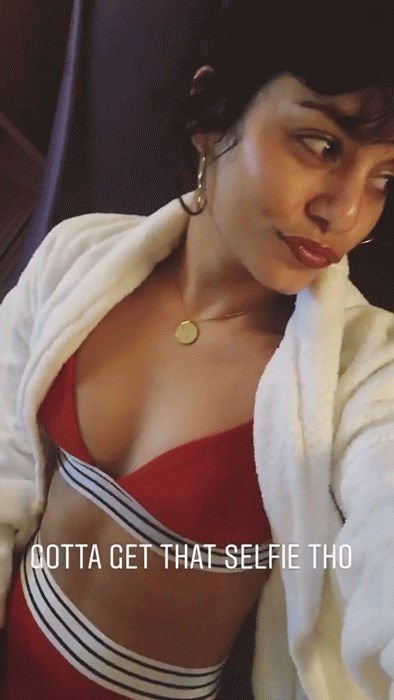 Vanessa Hudgens Sexy (10 Photos + GIFs)