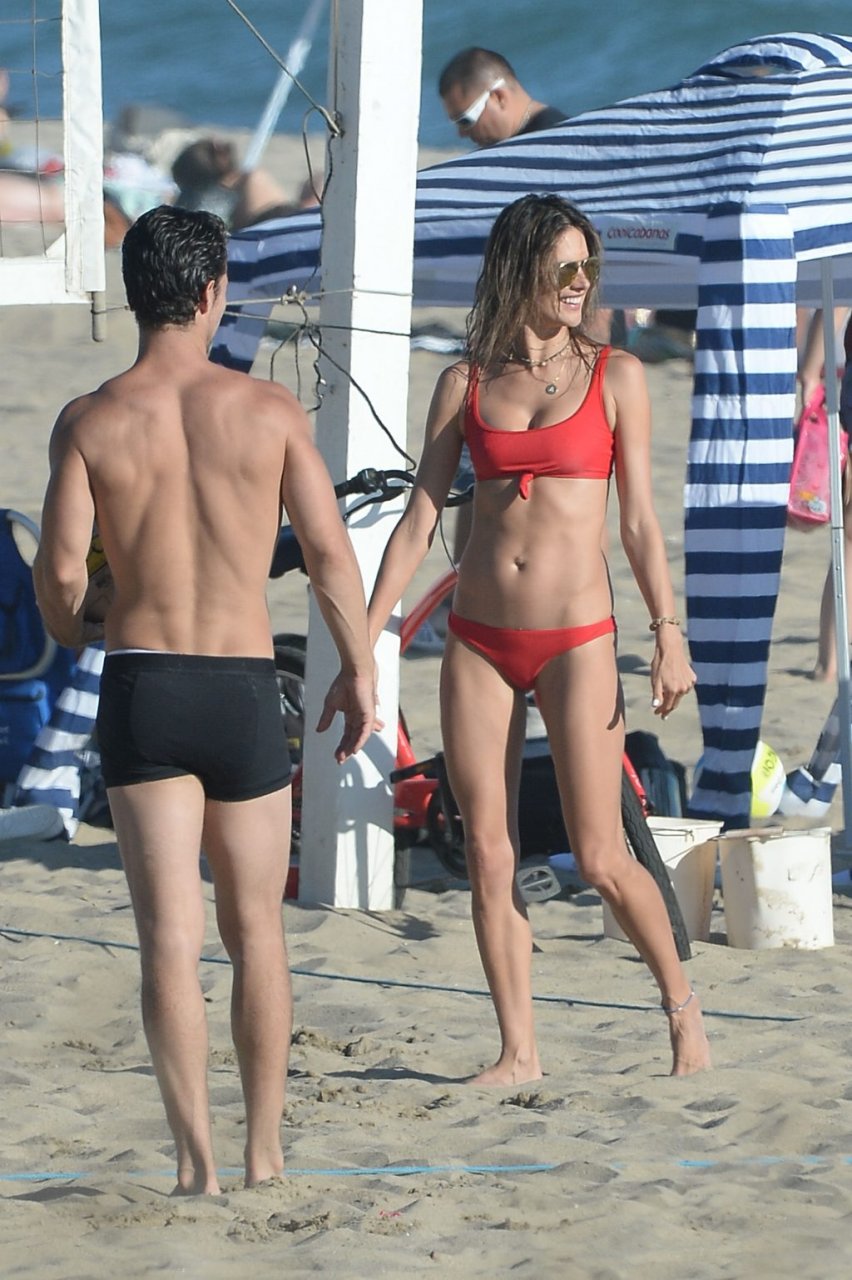 Alessandra Ambrosio Sexy (80 New Photos)