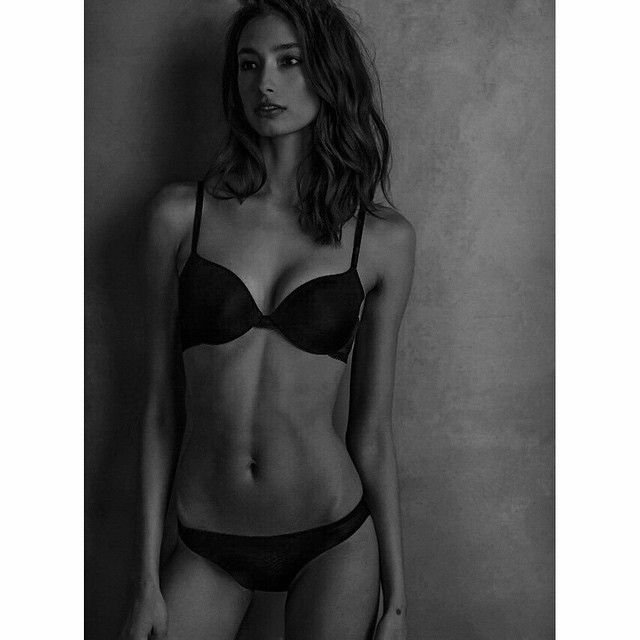 Alexandra Agoston Nude &amp; Sexy (50 Photos)
