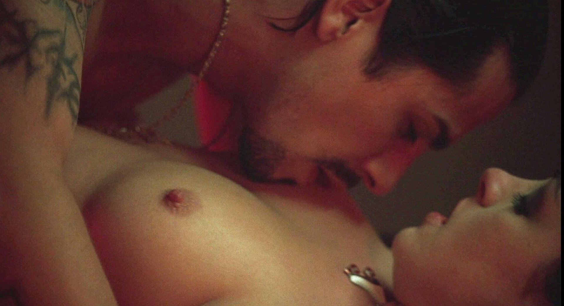 Anne hathaway hot tits and ass in nude and sex scenes