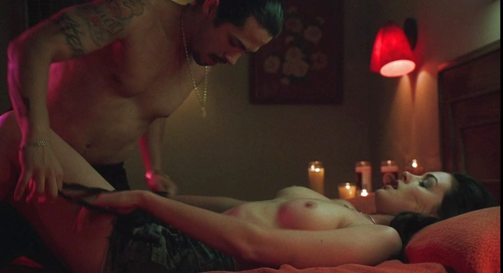 Anne Hathaway Nude and Sexy Scenes (6 Video and 39 Photos)