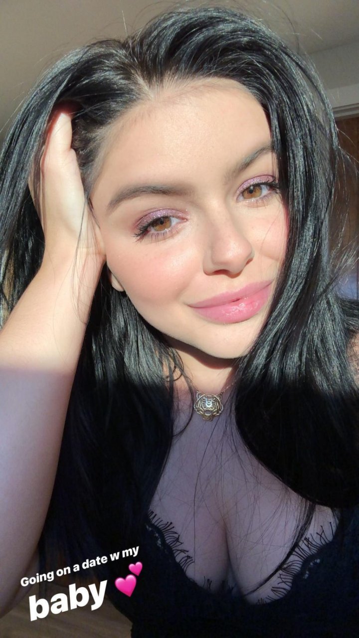 Ariel Winter Sexy (8 New Photos)