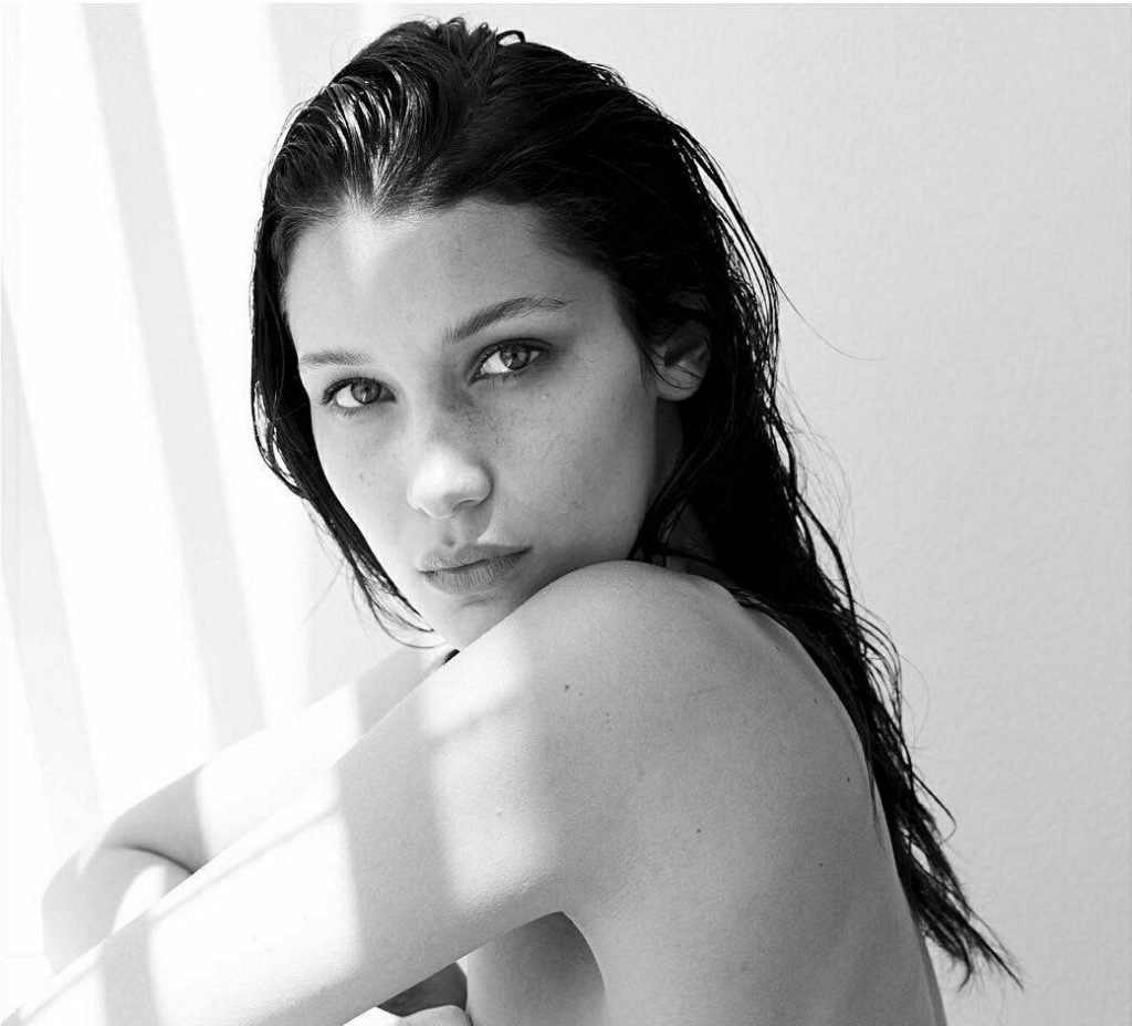 Bella Hadid Ultimate Nude Collection (200 Photos)