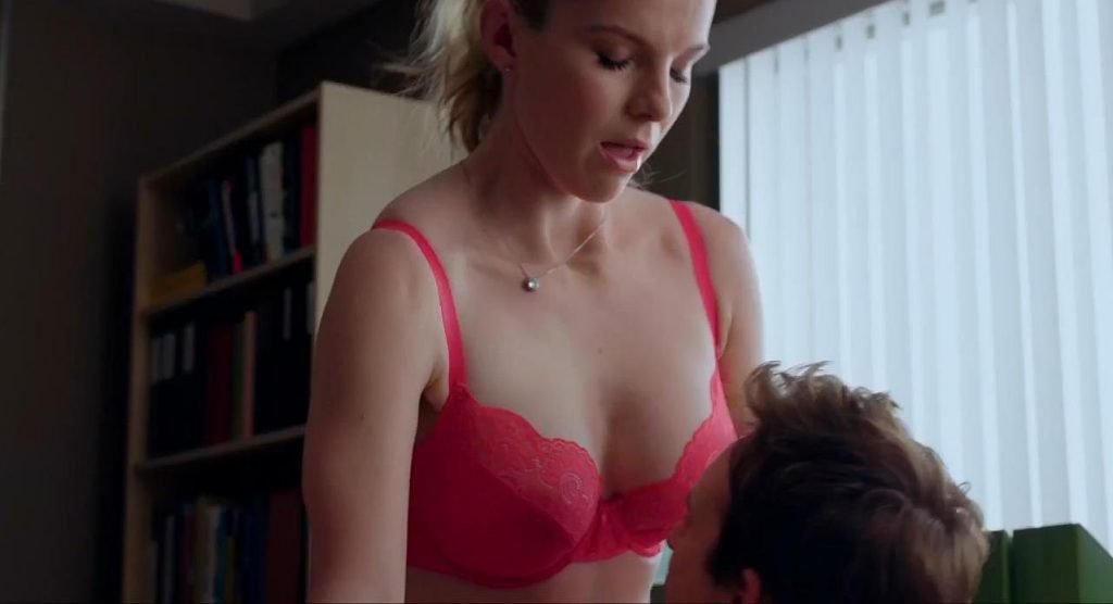 nude-celebrity-videos, betty-gilpin