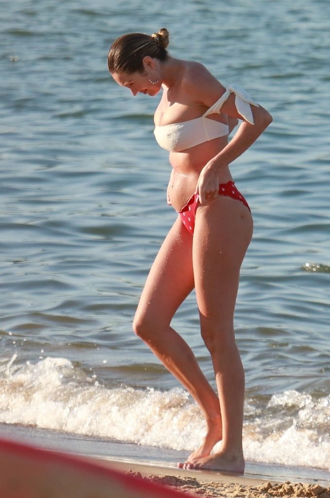 Candice Swanepoel Sexy (38 Photos)