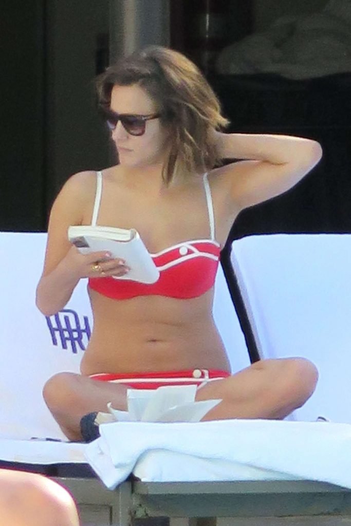 Caroline Flack Nude &amp; Sexy (100 Photos)