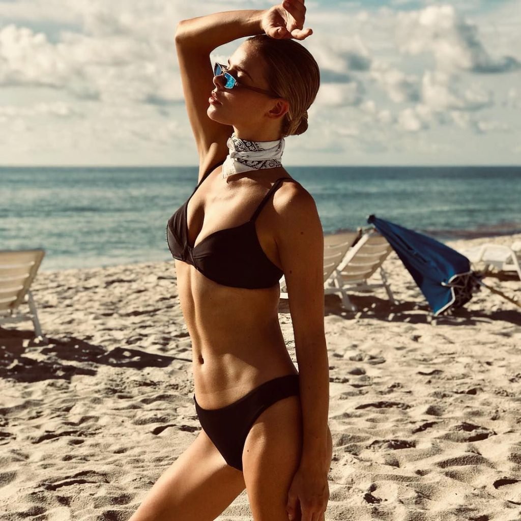 Danielle Knudson Nude &amp; Sexy (80 Photos + GIF &amp; Video)