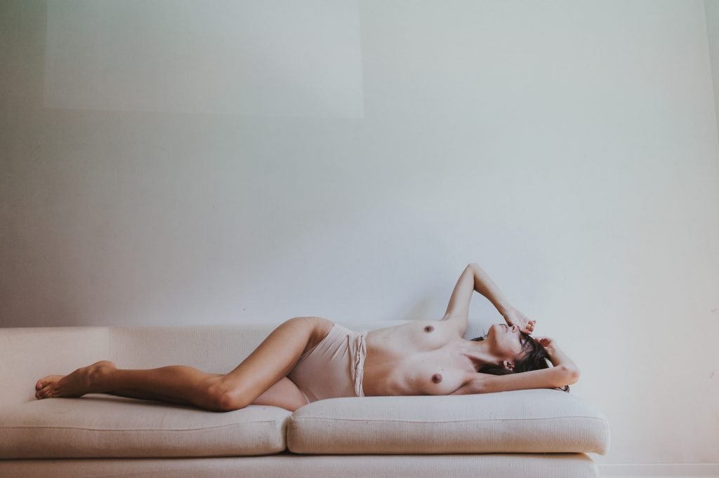 Erika Albonetti Sexy &amp; Topless (13 New Photos)