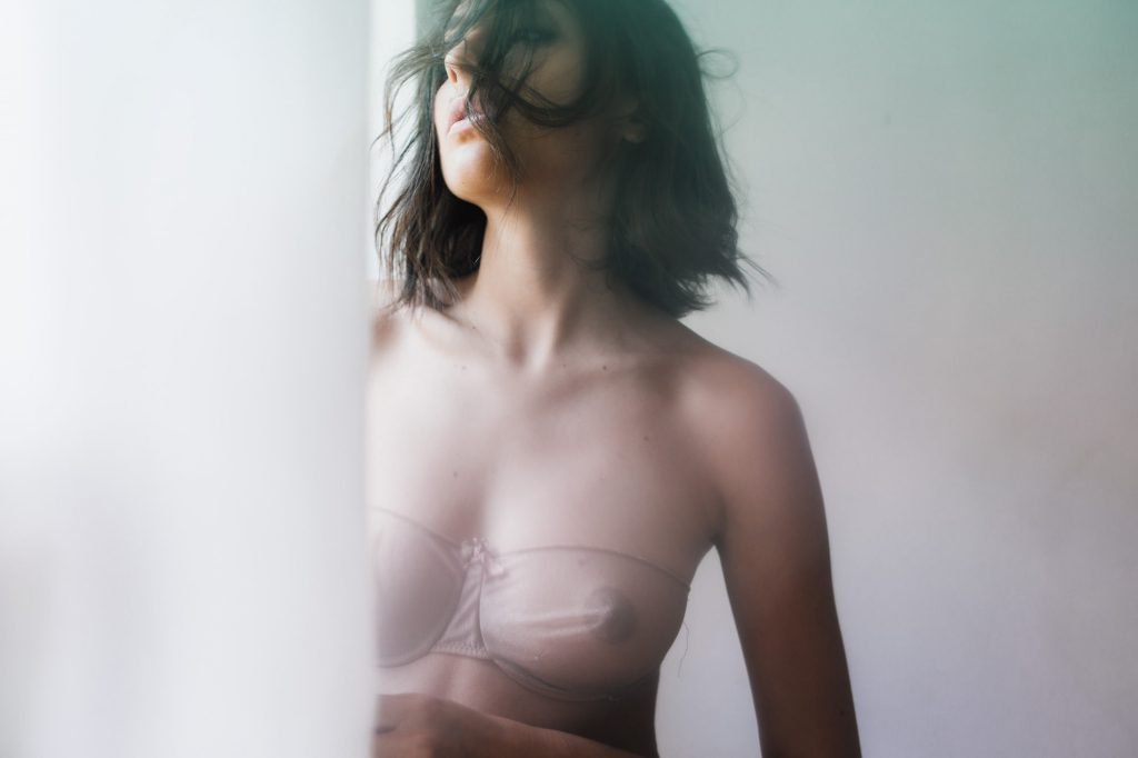 Erika Albonetti Sexy &amp; Topless (13 New Photos)